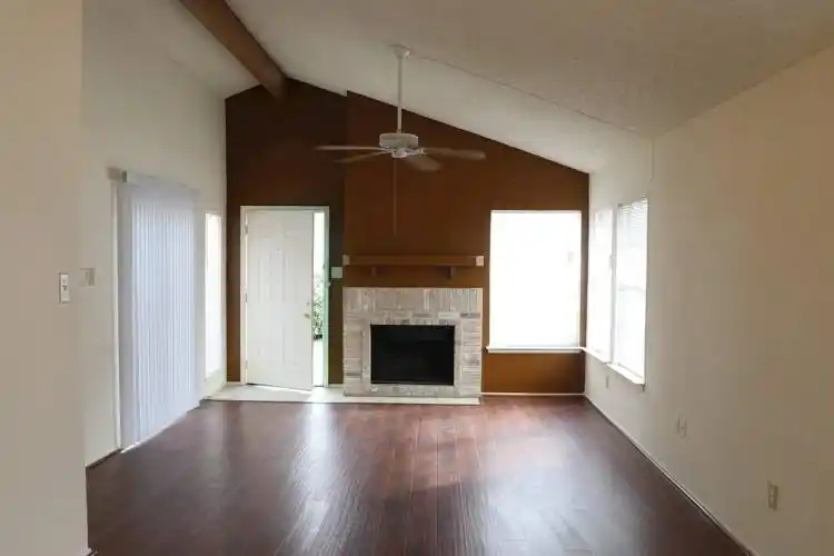 Rental by Apartment Wolf | Sunswept Townhomes | 12247 Sunset Meadow Ln, Houston, TX 77035 | apartmentwolf.com