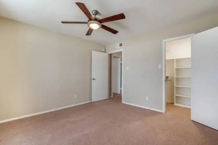 Rental by Apartment Wolf | Allen House Apartments | 3433 W Dallas St, Houston, TX 77019 | apartmentwolf.com