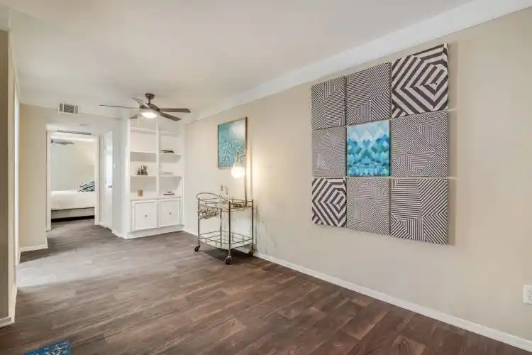 Rental by Apartment Wolf | Allen House Apartments | 3433 W Dallas St, Houston, TX 77019 | apartmentwolf.com