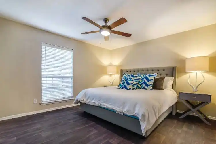 Rental by Apartment Wolf | Allen House Apartments | 3433 W Dallas St, Houston, TX 77019 | apartmentwolf.com