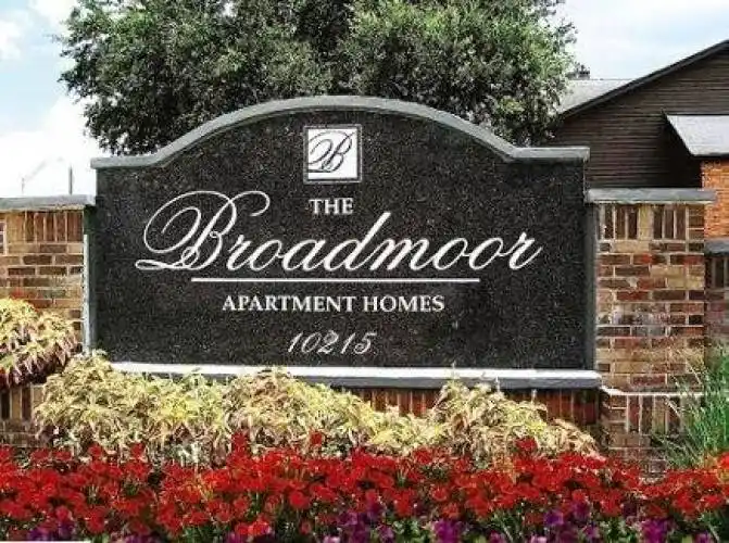 Rental by Apartment Wolf | The Broadmoor | 10215 Beechnut St, Houston, TX 77072 | apartmentwolf.com