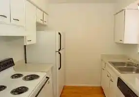 Rental by Apartment Wolf | Crossview Court | 2929 Crossview Dr, Houston, TX 77063 | apartmentwolf.com