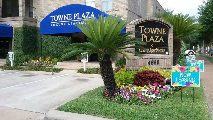 Rental by Apartment Wolf | Towne Plaza | 4655 Wild Indigo St, Houston, TX 77027 | apartmentwolf.com