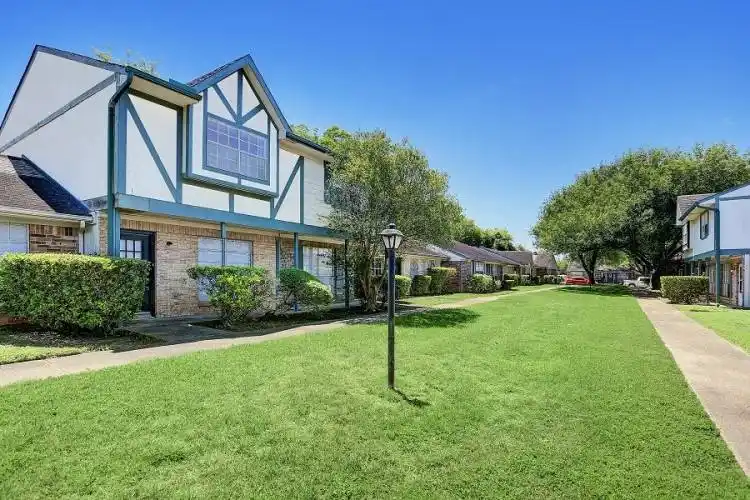 Rental by Apartment Wolf | San Augustine Apartments & Townhomes | 1516 E Sam Houston Pky S, Pasadena, TX 77503 | apartmentwolf.com