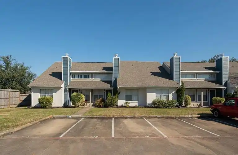 Rental by Apartment Wolf | Whispering Winds | 2902 Whispering Winds Dr, Pearland, TX 77581 | apartmentwolf.com