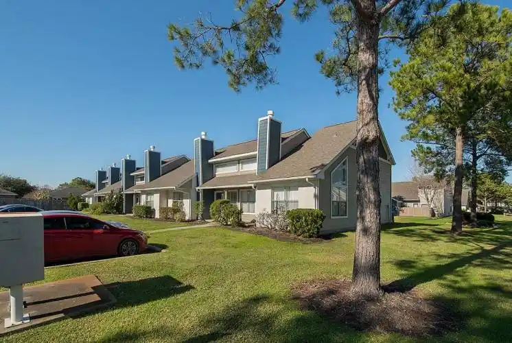 Rental by Apartment Wolf | Whispering Winds | 2902 Whispering Winds Dr, Pearland, TX 77581 | apartmentwolf.com