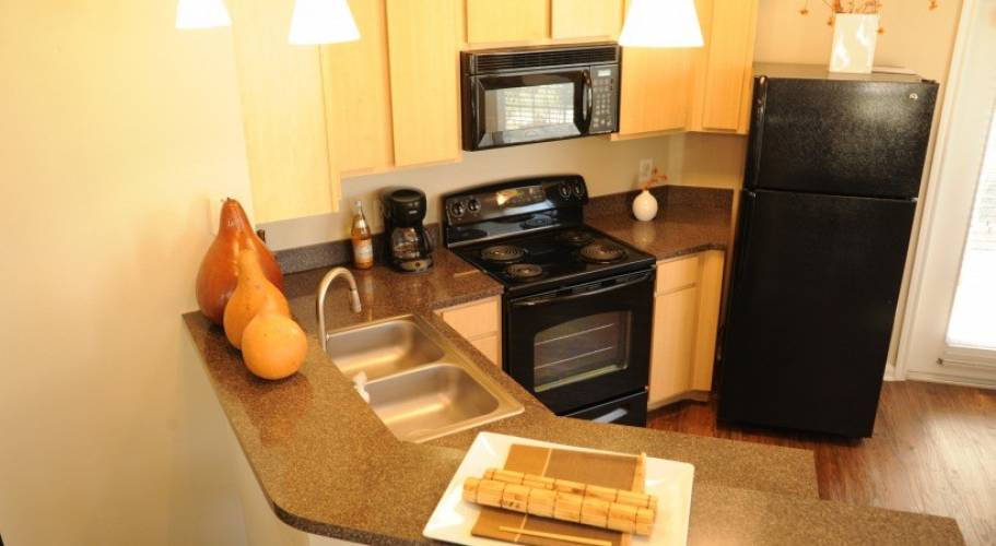Rental by Apartment Wolf | Reserve at Autumn Creek Apartments | 3102 W Bay Area Blvd, Friendswood, TX 77546 | apartmentwolf.com