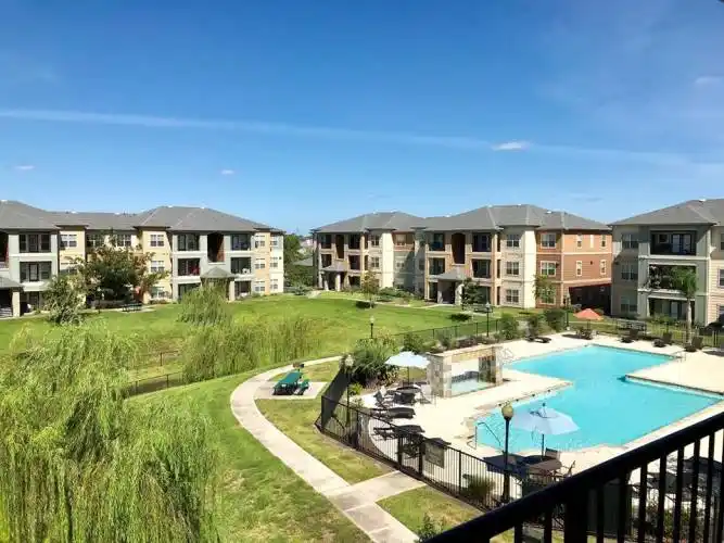 Rental by Apartment Wolf | Oxford at Country Club | 2800 W Baker Rd, Baytown, TX 77521 | apartmentwolf.com