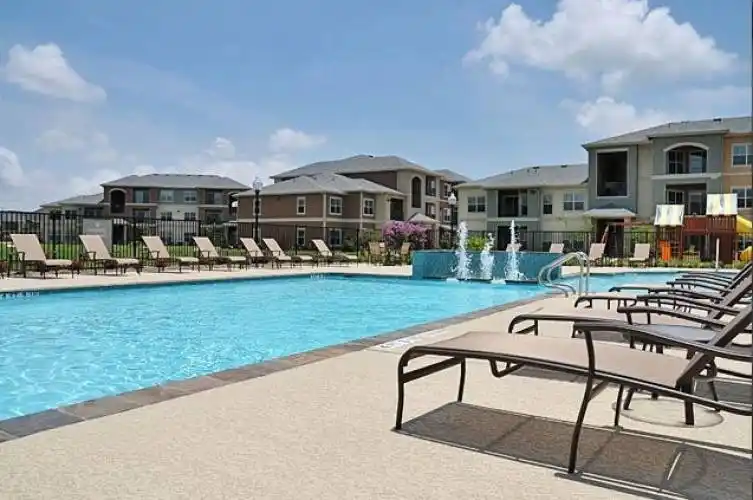 Rental by Apartment Wolf | Oxford at Country Club | 2800 W Baker Rd, Baytown, TX 77521 | apartmentwolf.com