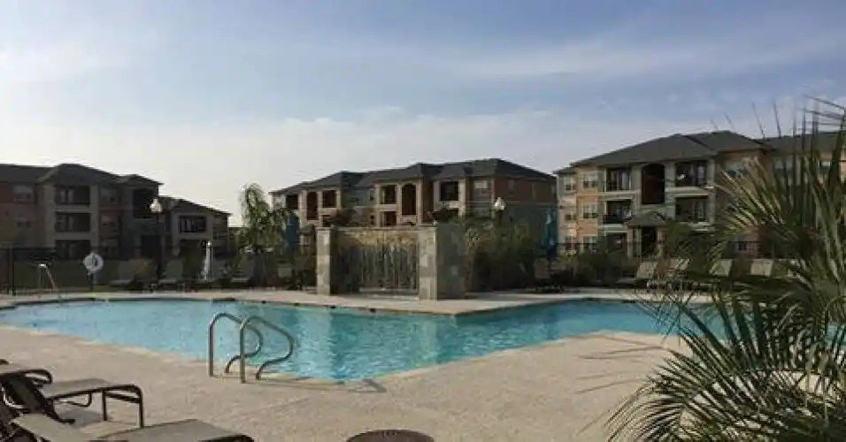 Rental by Apartment Wolf | Oxford at Country Club | 2800 W Baker Rd, Baytown, TX 77521 | apartmentwolf.com