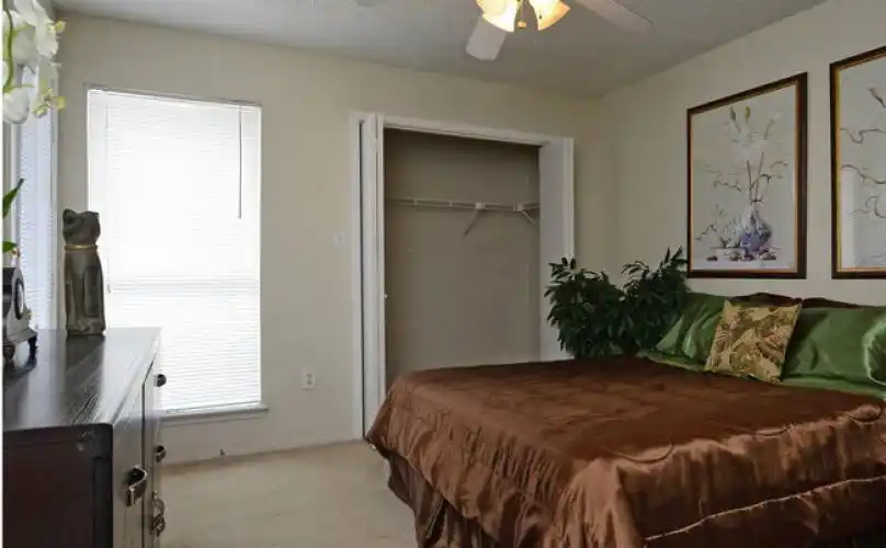 Rental by Apartment Wolf | Windsor Court | 247 E Southwest Pky, Lewisville, TX 75067 | apartmentwolf.com