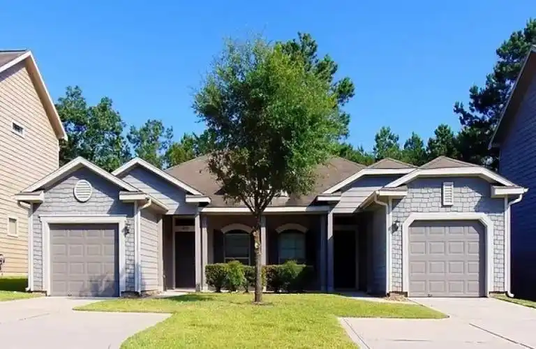 Rental by Apartment Wolf | Woodgate Townhomes | 36 Woodland Hills Dr, Conroe, TX 77303 | apartmentwolf.com