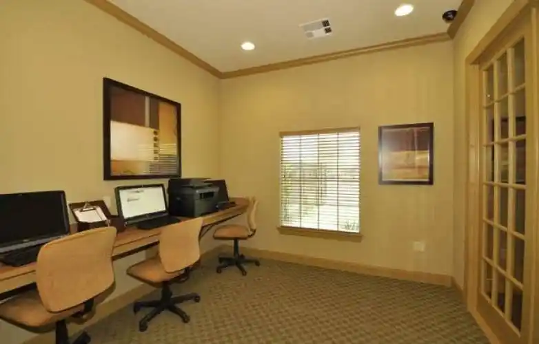 Rental by Apartment Wolf | Skytop Apartments | 2455 N Frazier St, Conroe, TX 77303 | apartmentwolf.com