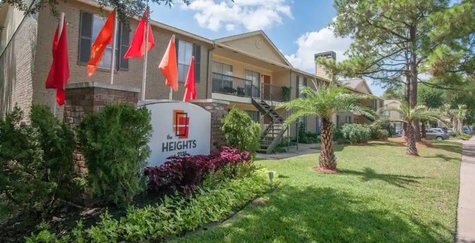 Rental by Apartment Wolf | Heights at 2121 | 2100 Tannehill Dr, Houston, TX 77008 | apartmentwolf.com