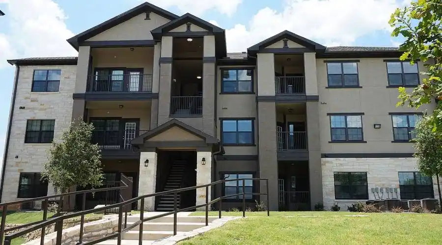 Rental by Apartment Wolf | West Creek Apartments | 2211 Montgomery Park Blvd, Conroe, TX 77304 | apartmentwolf.com