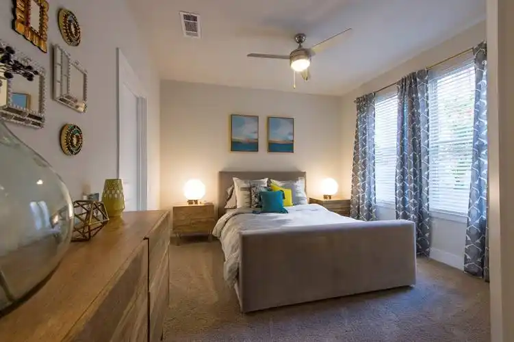 Rental by Apartment Wolf | Jefferson Heights | 1520 N Memorial Way, Houston, TX 77007 | apartmentwolf.com