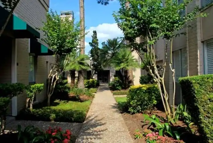 Rental by Apartment Wolf | Woodway Garden | 8003 Woodway Dr, Houston, TX 77063 | apartmentwolf.com