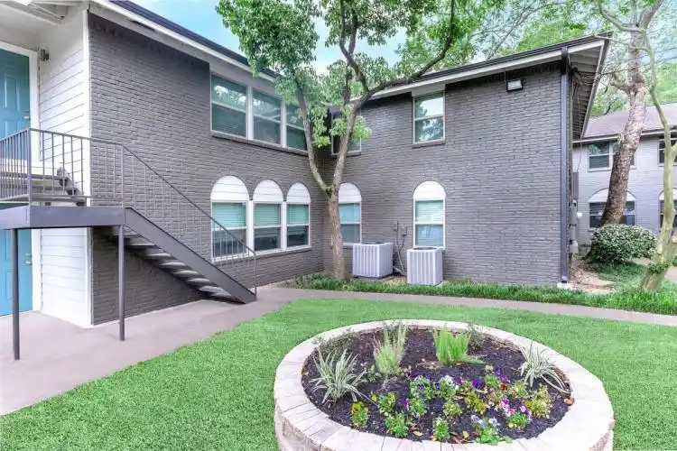 Rental by Apartment Wolf | Hollister Apartments | 810 Deats Rd, Dickinson, TX 77539 | apartmentwolf.com