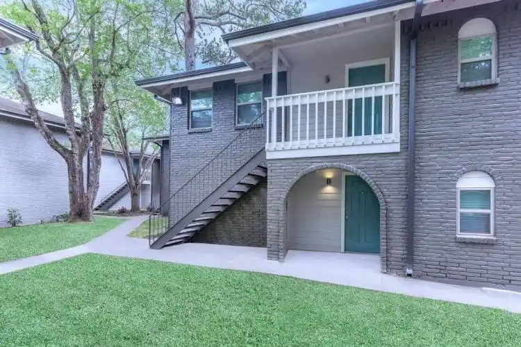 Rental by Apartment Wolf | Hollister Apartments | 810 Deats Rd, Dickinson, TX 77539 | apartmentwolf.com