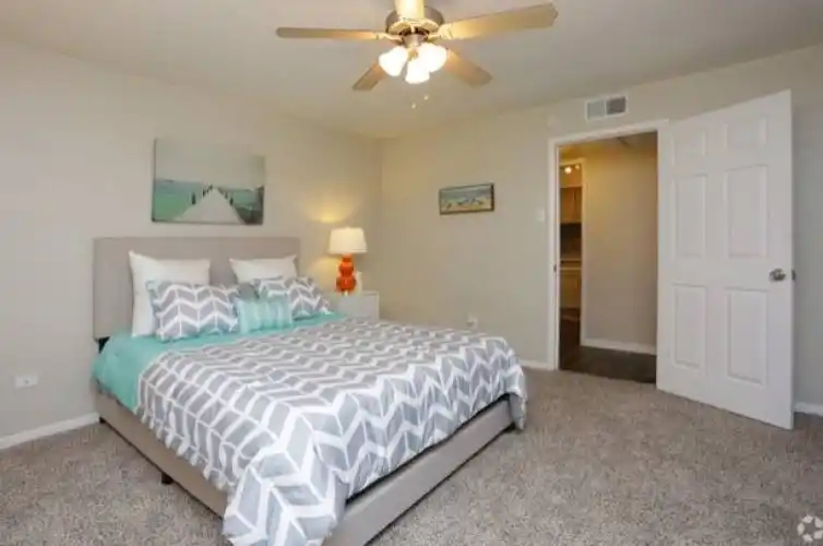 Rental by Apartment Wolf | Envue Square | 123 Winkler Dr, Houston, TX 77087 | apartmentwolf.com