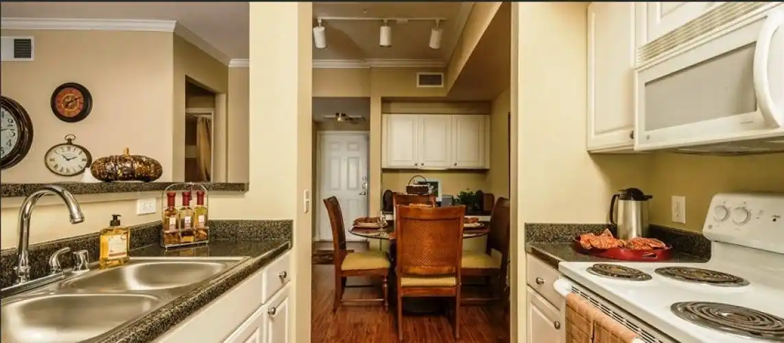 Rental by Apartment Wolf | The Broadwater | 5045 Crenshaw Rd, Pasadena, TX 77505 | apartmentwolf.com