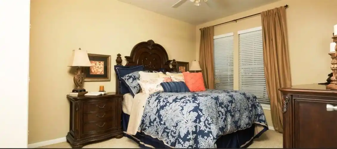 Rental by Apartment Wolf | The Broadwater | 5045 Crenshaw Rd, Pasadena, TX 77505 | apartmentwolf.com