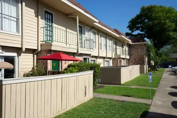 Rental by Apartment Wolf | Lakeside Forest | 1251 Wilcrest Dr, Houston, TX 77042 | apartmentwolf.com