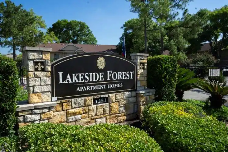 Rental by Apartment Wolf | Lakeside Forest | 1251 Wilcrest Dr, Houston, TX 77042 | apartmentwolf.com