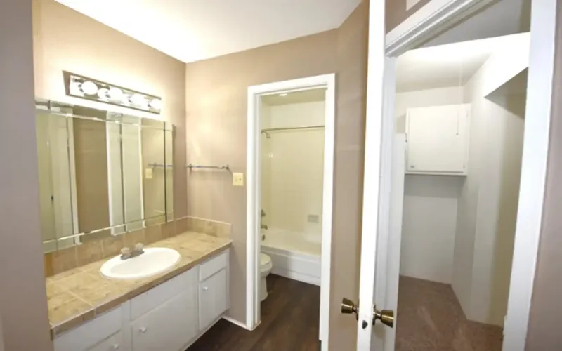 Rental by Apartment Wolf | Wilshire Park | 2686 Murworth Dr | apartmentwolf.com