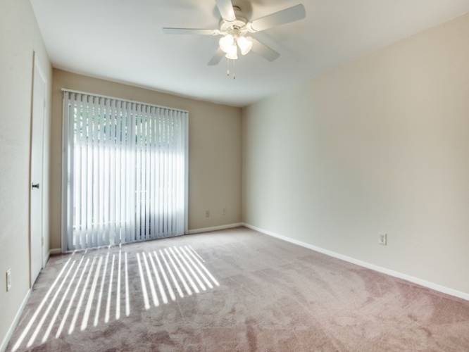 Rental by Apartment Wolf | Greenbriar Bend Apartments | 7000 Greenbriar St, Houston, TX 77030 | apartmentwolf.com