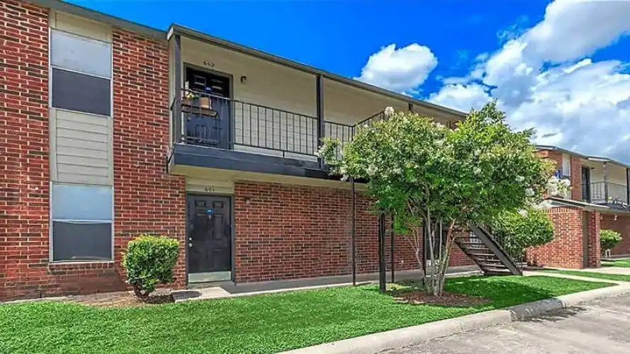 Rental by Apartment Wolf | Hutchins Palms Apartments | 535 W Hutchins Pl, San Antonio, TX 78221 | apartmentwolf.com