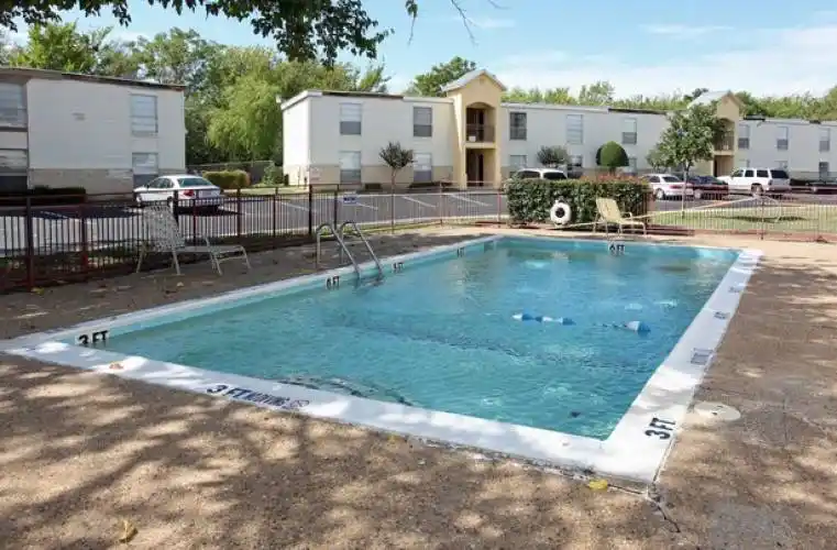 Rental by Apartment Wolf | Summer Creek Apartments | 3754 W Buckingham Rd | apartmentwolf.com