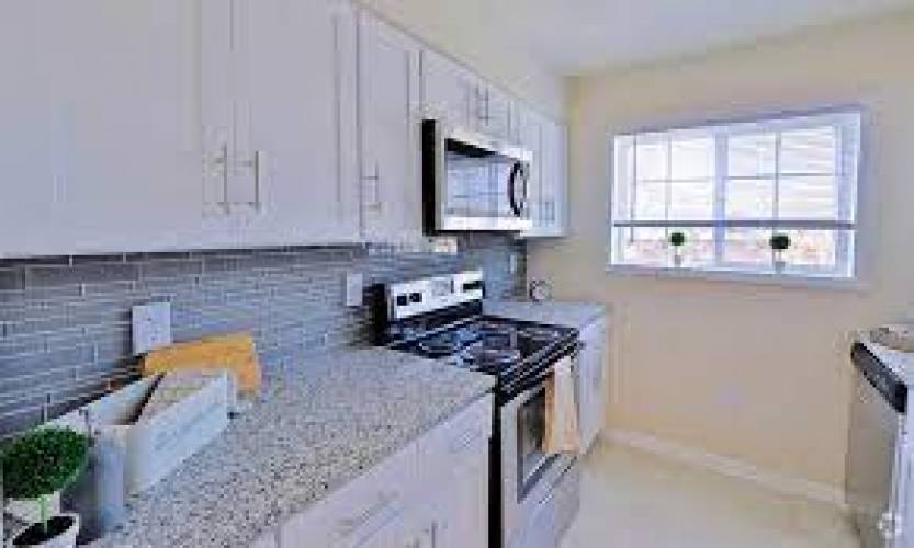 Rental by Apartment Wolf | West Weatherford Street | 1000 W Weatherford St | apartmentwolf.com