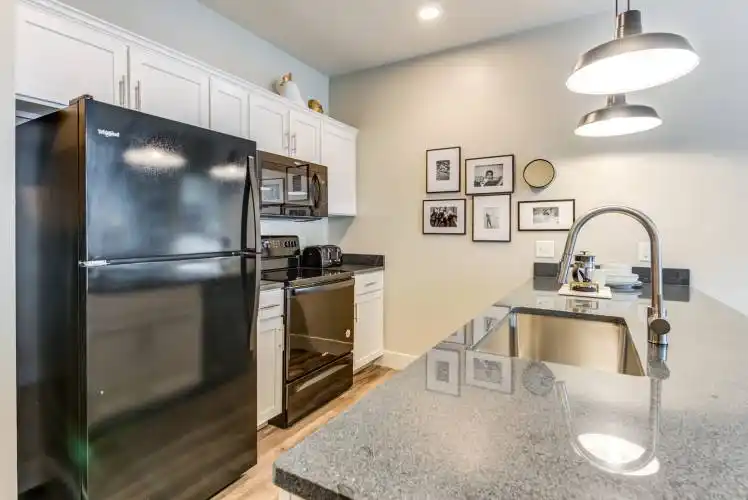 Rental by Apartment Wolf | Eastline Dallas | 6080 North central Expy | apartmentwolf.com