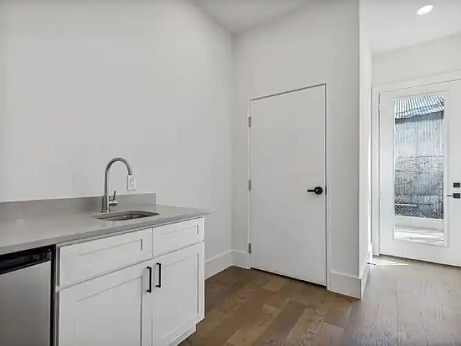 Rental by Apartment Wolf | 8th Steet Lofts | 524 W 8th St | apartmentwolf.com