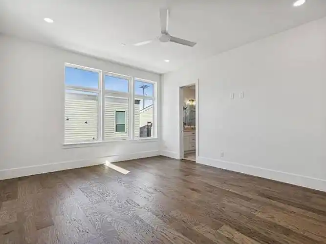 Rental by Apartment Wolf | 8th Steet Lofts | 524 W 8th St | apartmentwolf.com