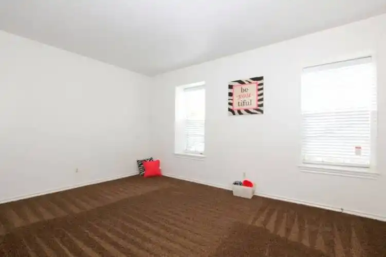 Rental by Apartment Wolf | 8th Street Townhomes | 520 W 8th St | apartmentwolf.com