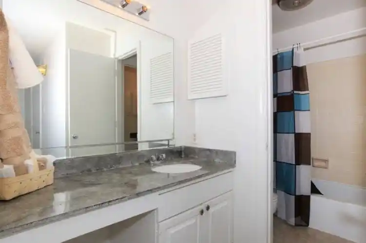 Rental by Apartment Wolf | 8th Street Townhomes | 520 W 8th St | apartmentwolf.com