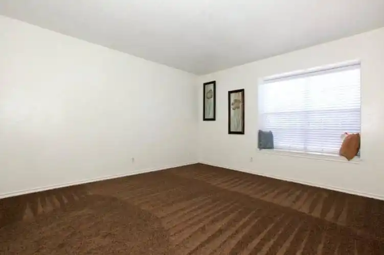 Rental by Apartment Wolf | 8th Street Townhomes | 520 W 8th St | apartmentwolf.com