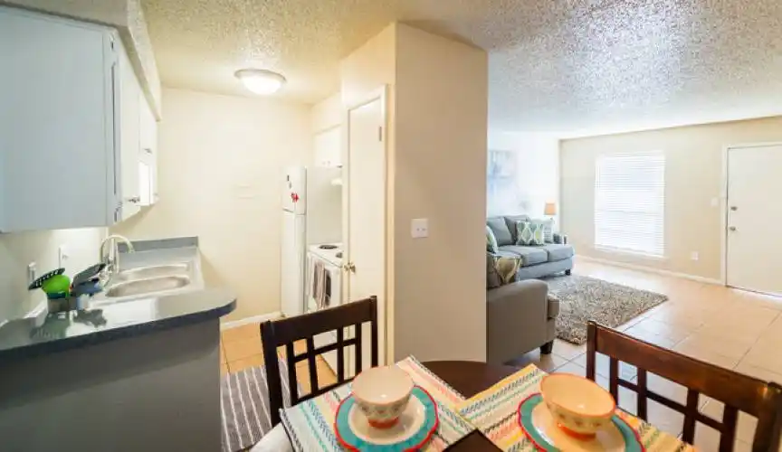 Rental by Apartment Wolf | Cullen Midway Condos | 808 Travis St | apartmentwolf.com