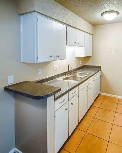 Rental by Apartment Wolf | Cullen Midway Condos | 808 Travis St | apartmentwolf.com