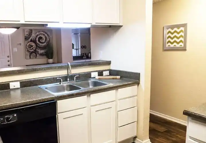 Rental by Apartment Wolf | Eagle Crest Apartments | 4013 W Northgate Dr, Irving, TX 75062 | apartmentwolf.com