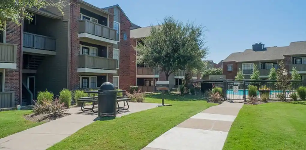 Rental by Apartment Wolf | Eagle Crest Apartments | 4013 W Northgate Dr, Irving, TX 75062 | apartmentwolf.com