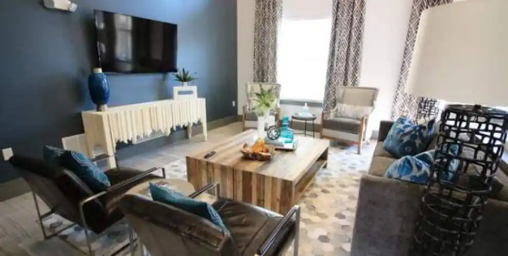 Rental by Apartment Wolf | Loop Pointe Condos | 800 Bell St | apartmentwolf.com