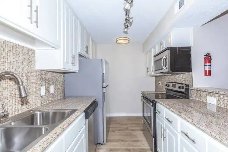 Rental by Apartment Wolf | Montabella at Oak Forest | 4000 W 34th St, Houston, TX 77092 | apartmentwolf.com