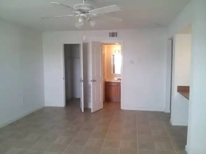 Rental by Apartment Wolf | Windsor Shepherd | 611 Shepherd Dr, Houston, TX 77007 | apartmentwolf.com