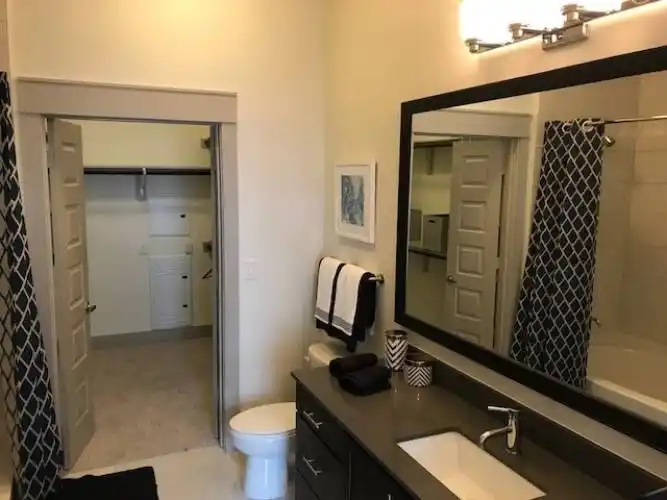 Rental by Apartment Wolf | Holden Heights | 525 W 24th St, Houston, TX 77008 | apartmentwolf.com