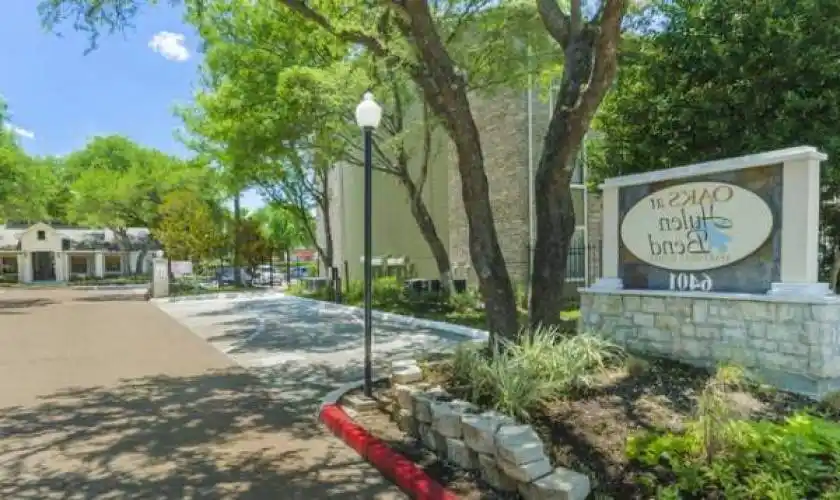 Rental by Apartment Wolf | The Hub at Chisholm Trail | 6401 Hulen Bend Blvd, Fort Worth, TX 76132 | apartmentwolf.com