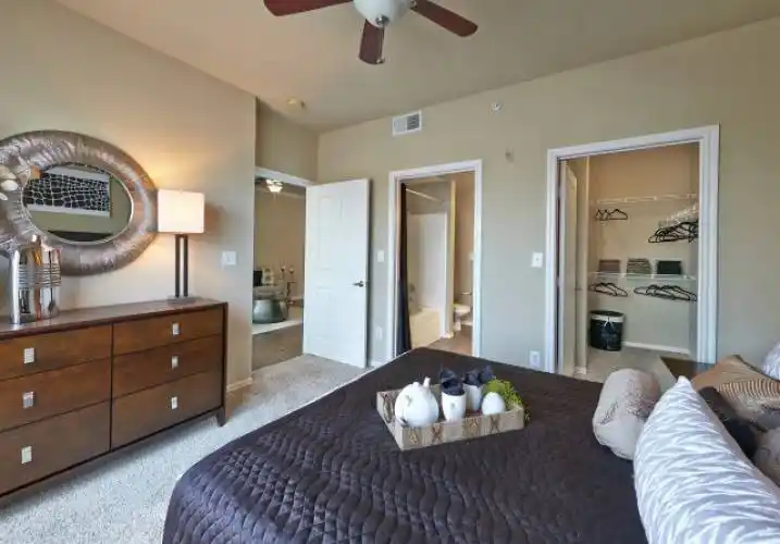 Rental by Apartment Wolf | Verandas at City View | 7301 Oakmont Blvd, Fort Worth, TX 76132 | apartmentwolf.com