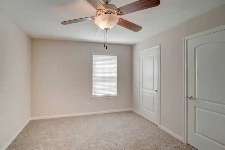 Rental by Apartment Wolf | Estates at Spring Branch | 9001 Kempwood Dr, Houston, TX 77080 | apartmentwolf.com